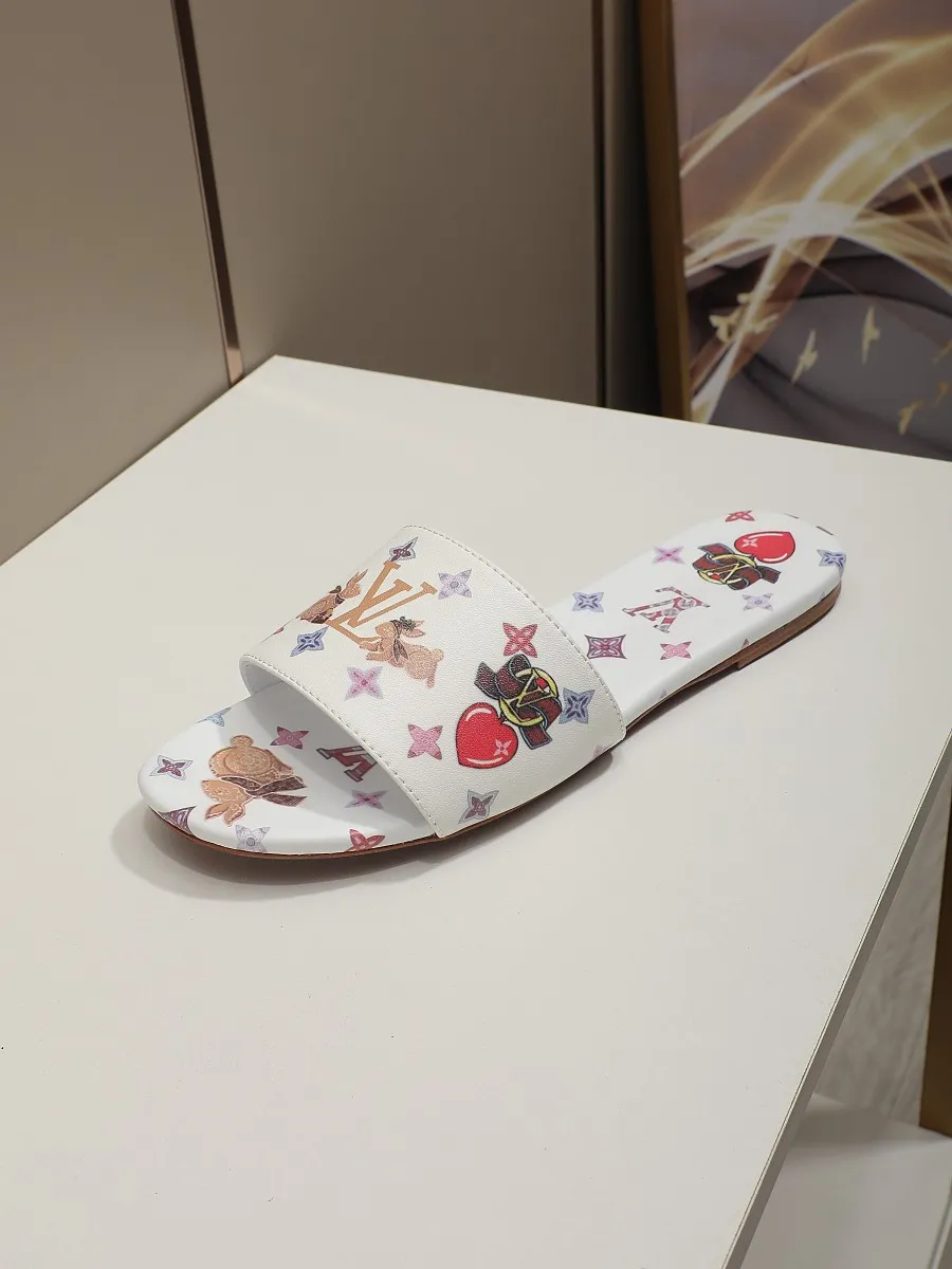 👟👟Ex-factory price 320👟👟 LV’s new flat-low flip-flops, 5D printed jade rabbit pattern, cowhide surface and sheepskin lining, genuine leather bottom imported from Italy, size 35-41